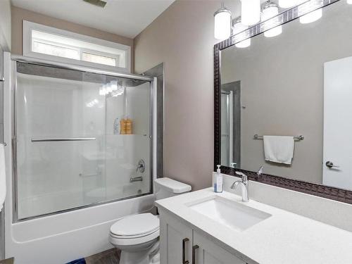 1807 Capistrano Peaks Crescent, Kelowna, BC - Indoor Photo Showing Bathroom