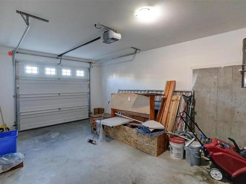1807 Capistrano Peaks Crescent, Kelowna, BC - Indoor Photo Showing Garage