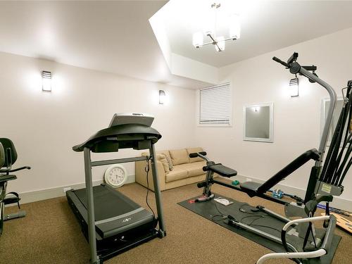 21-1150 Mission Ridge Road, Kelowna, BC - Indoor Photo Showing Gym Room