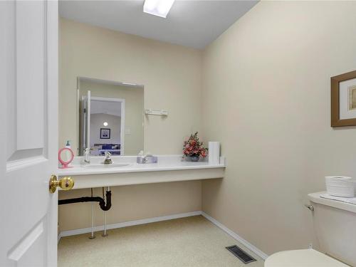 10-4311 20 Street, Vernon, BC - Indoor Photo Showing Bathroom