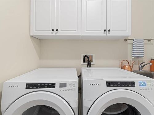 9-6500 15 Avenue, Salmon Arm, BC - Indoor Photo Showing Laundry Room