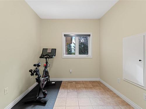 9-6500 15 Avenue, Salmon Arm, BC - Indoor Photo Showing Gym Room
