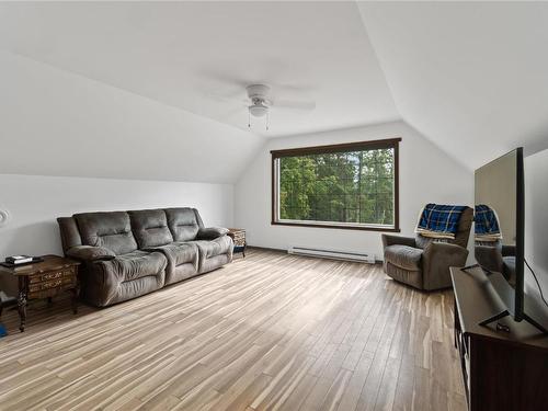 9-6500 15 Avenue, Salmon Arm, BC - Indoor Photo Showing Living Room