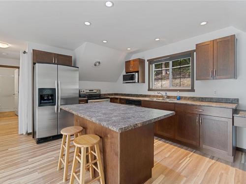 9-6500 15 Avenue, Salmon Arm, BC - Indoor Photo Showing Kitchen