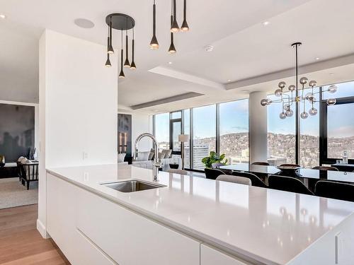 Cuisine - 3201-1111 Av. Atwater, Westmount, QC - Indoor Photo Showing Kitchen With Upgraded Kitchen