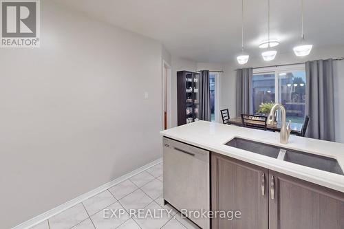 30 Adirondack Crescent, Brampton, ON - Indoor Photo Showing Kitchen