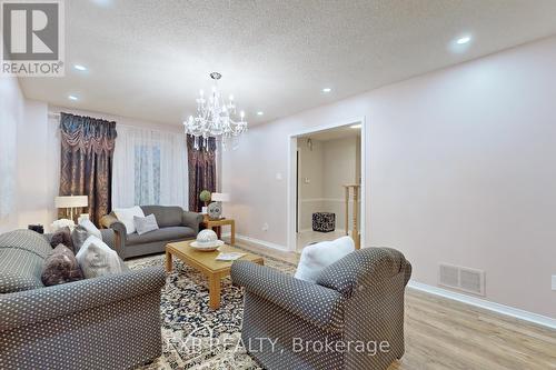 30 Adirondack Crescent, Brampton, ON - Indoor Photo Showing Living Room