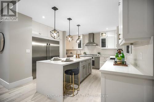536 Sandmere Pl, Oakville, ON - Indoor Photo Showing Kitchen With Upgraded Kitchen