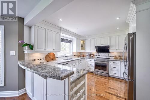 1237 Old Colony Rd, Oakville, ON - Indoor Photo Showing Kitchen With Upgraded Kitchen