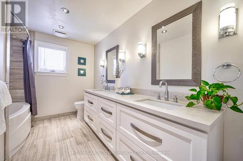 1237 Old Colony Rd, Oakville, ON - Indoor Photo Showing Bathroom