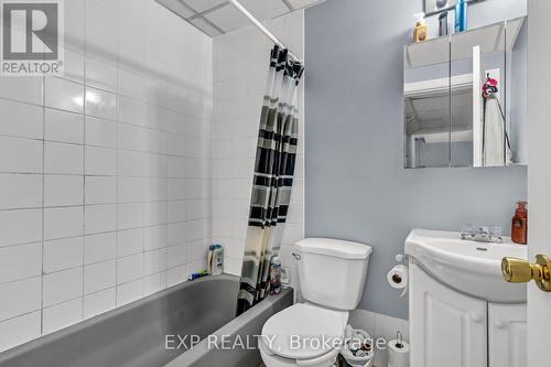 129 Whitney Ave, Hamilton, ON - Indoor Photo Showing Bathroom