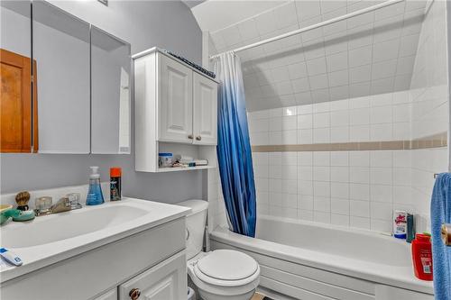 129 Whitney Avenue, Hamilton, ON - Indoor Photo Showing Bathroom