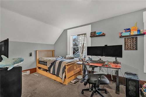 129 Whitney Avenue, Hamilton, ON - Indoor Photo Showing Bedroom