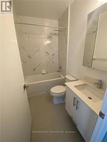 909 - 75 Oneida Crescent, Richmond Hill, ON - Indoor Photo Showing Bathroom