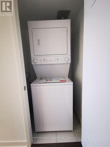 909 - 75 Oneida Crescent, Richmond Hill, ON - Indoor Photo Showing Laundry Room