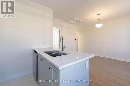 - Coach - 49 Solar Street, Richmond Hill, ON - Indoor Photo Showing Kitchen With Double Sink