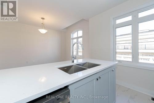 - Coach - 49 Solar Street, Richmond Hill, ON - Indoor Photo Showing Kitchen With Double Sink