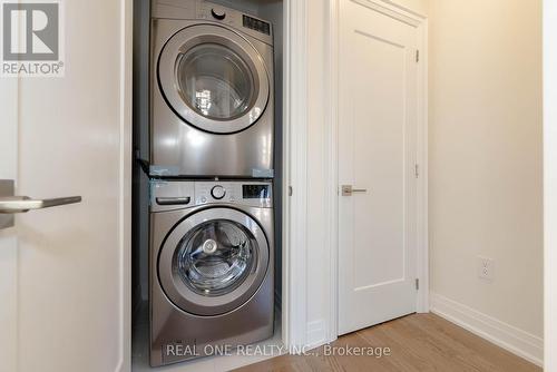 - Coach - 49 Solar Street, Richmond Hill, ON - Indoor Photo Showing Laundry Room