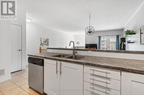 39 Admiral Road, Wasaga Beach, ON - Indoor Photo Showing Kitchen With Double Sink