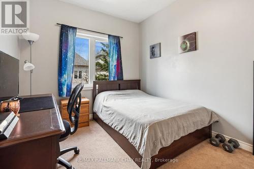 39 Admiral Road, Wasaga Beach, ON - Indoor Photo Showing Bedroom