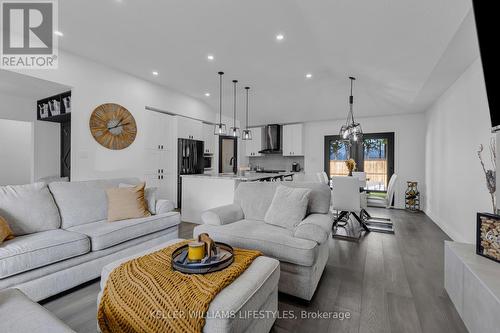 16 Mountsfield Drive N, London, ON - Indoor Photo Showing Living Room