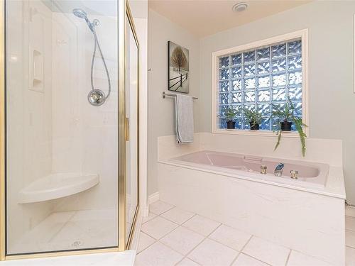 20-4305 Maltwood Lane, Saanich, BC - Indoor Photo Showing Bathroom