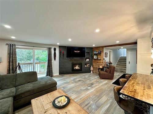 1793 Wellman Rd, Shawnigan Lake, BC - Indoor Photo Showing Living Room With Fireplace