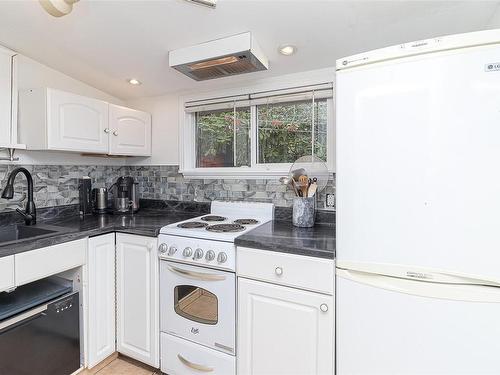 1193 Waterlily Lane, Langford, BC - Indoor Photo Showing Kitchen