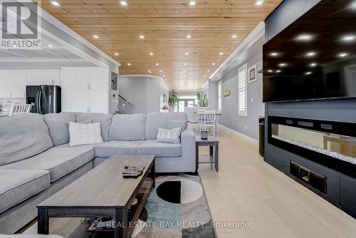 147 Yacht Drive E, Clarington, ON - Indoor Photo Showing Living Room