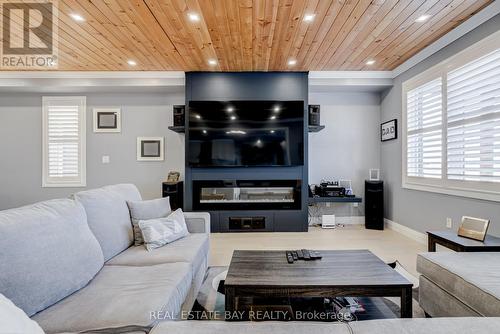 147 Yacht Drive E, Clarington, ON - Indoor Photo Showing Living Room With Fireplace