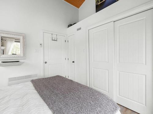 Chambre Ã  coucher principale - 21 Rue Du Rocher-Fleuri, Saint-Raphaël, QC - Indoor Photo Showing Bedroom