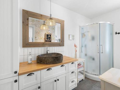 Salle de bains - 21 Rue Du Rocher-Fleuri, Saint-Raphaël, QC - Indoor Photo Showing Bathroom
