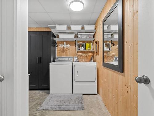 Salle de bains - 21 Rue Du Rocher-Fleuri, Saint-Raphaël, QC - Indoor Photo Showing Laundry Room