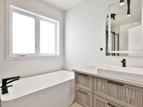 Bathroom - 704Z Rue Rouillier, La Prairie, QC 