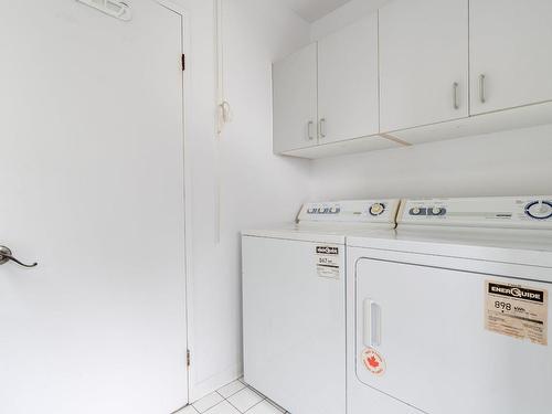 Salle de bains - 301-8900 Boul. Rivard, Brossard, QC - Indoor Photo Showing Laundry Room