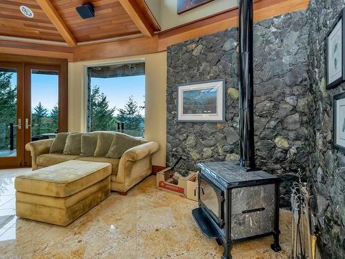 4948 Nagle Rd, Sooke, BC - Indoor Photo Showing Living Room