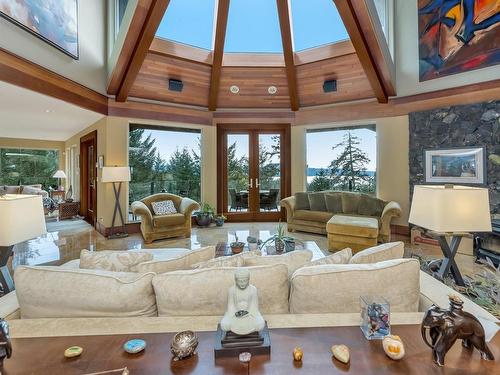 4948 Nagle Rd, Sooke, BC - Indoor Photo Showing Living Room