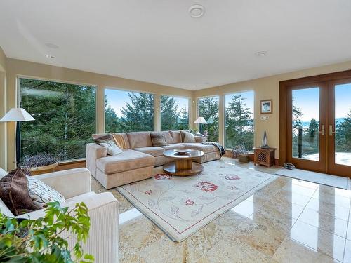 4948 Nagle Rd, Sooke, BC - Indoor Photo Showing Living Room