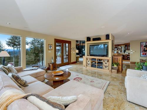 4948 Nagle Rd, Sooke, BC - Indoor Photo Showing Living Room