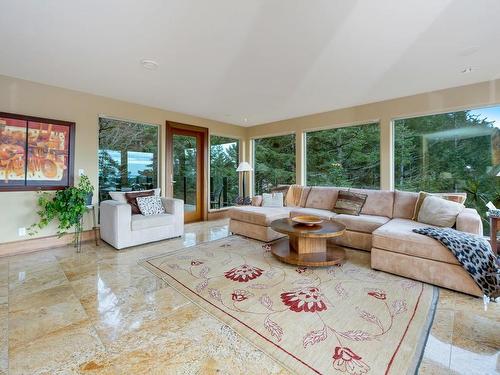 4948 Nagle Rd, Sooke, BC - Indoor Photo Showing Living Room