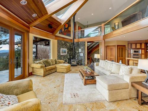 4948 Nagle Rd, Sooke, BC - Indoor Photo Showing Living Room