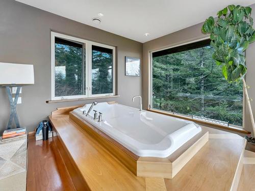 4948 Nagle Rd, Sooke, BC - Indoor Photo Showing Bathroom