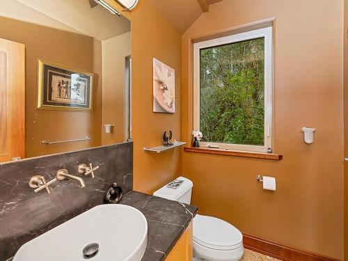 4948 Nagle Rd, Sooke, BC - Indoor Photo Showing Bathroom