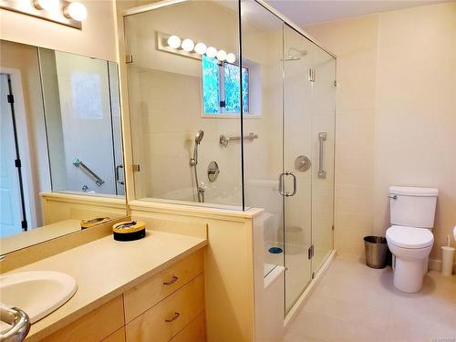 3700 Arbutus Dr North, Cobble Hill, BC - Indoor Photo Showing Bathroom