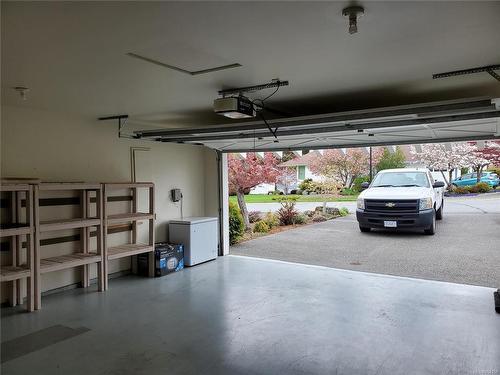 3700 Arbutus Dr North, Cobble Hill, BC - Indoor Photo Showing Garage