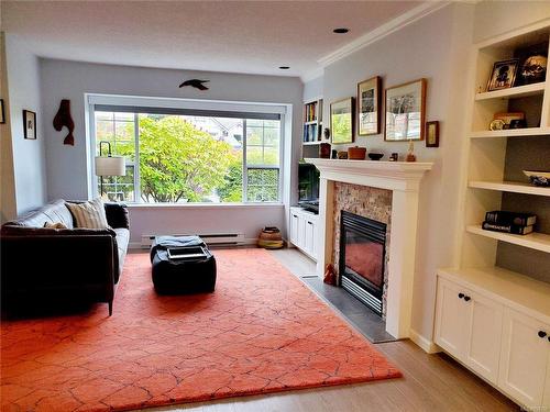 3700 Arbutus Dr North, Cobble Hill, BC - Indoor With Fireplace