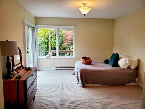 3700 Arbutus Dr North, Cobble Hill, BC - Indoor Photo Showing Bedroom