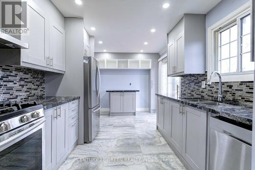 2494 Callum Ave, Mississauga, ON - Indoor Photo Showing Kitchen With Upgraded Kitchen