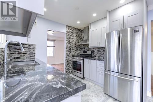 2494 Callum Ave, Mississauga, ON - Indoor Photo Showing Kitchen With Double Sink With Upgraded Kitchen
