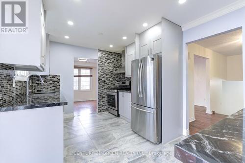 2494 Callum Ave, Mississauga, ON - Indoor Photo Showing Kitchen With Upgraded Kitchen